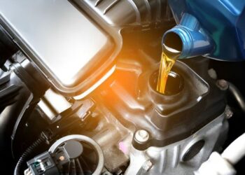 Engine Oil An Unsung Hero in Your Car's Efficiency and Longevity