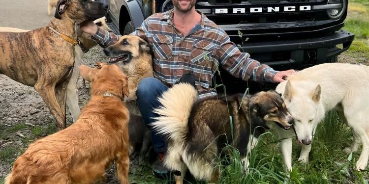 Who Is Lee Asher’s Girlfriend Private Life Of Dog Rescuer